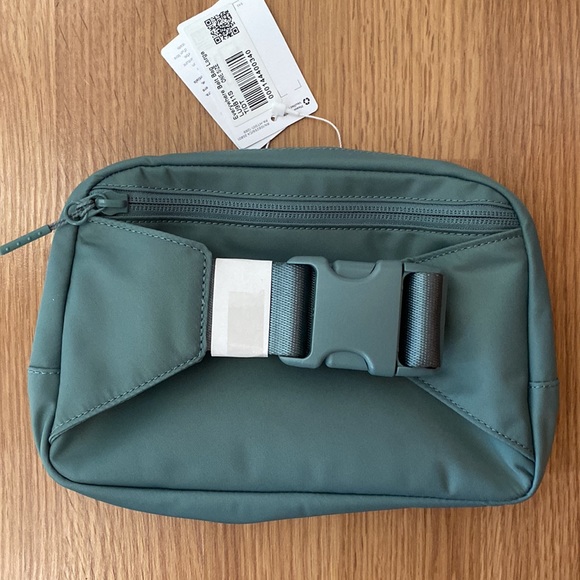 ❤️ Lululemon Large Everywhere Bag 2L in Tidewater Teal NWT - Picture 5 of 7